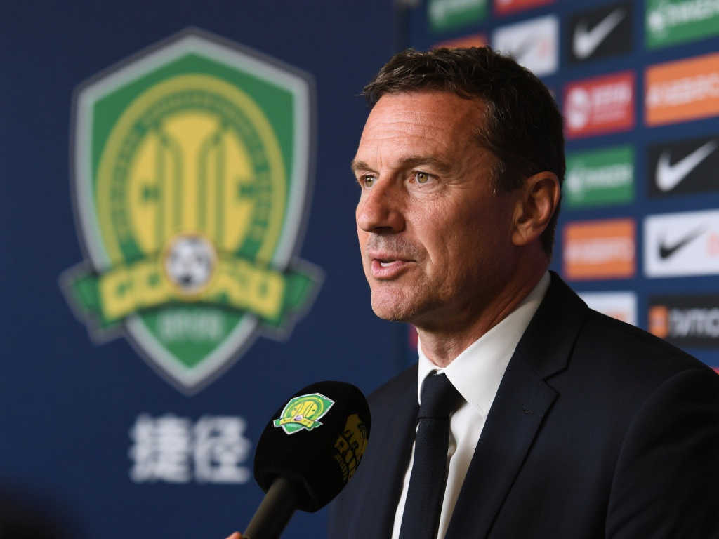 随着国际足 随着国际足